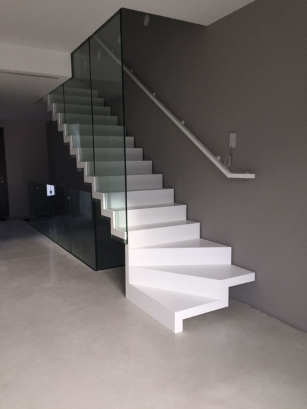 Rampe d’escalier et balustrade de trémie : quelle différence ?